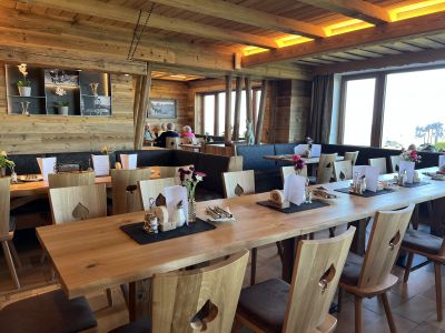 Tischreservierung Bitte beachten Sie